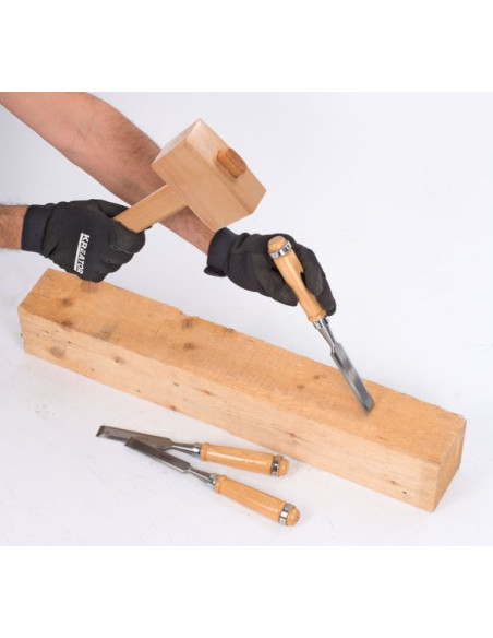 Snedker hammer i bøgetræ